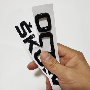2 adet/grup Arka Sticker Parlak Siyah Tabela Sticker SKODA OCTAVİA SUPERB İçin KAROQ ENYAQ IV 80 KODİAQ FABİA KAMİQ SKODA Etiket
